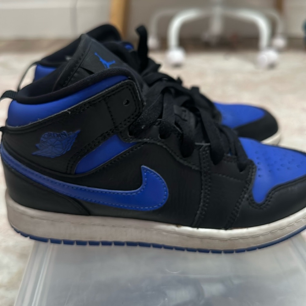 Jordan 1 mid